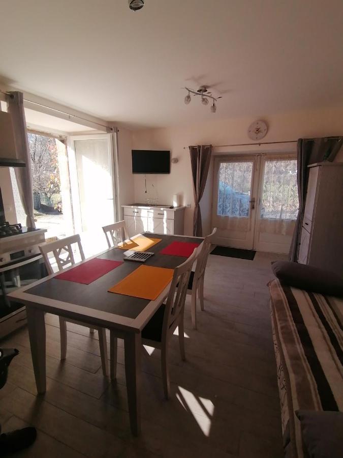 Apartamento La basse-cour Vic-sur-Cère Exterior foto